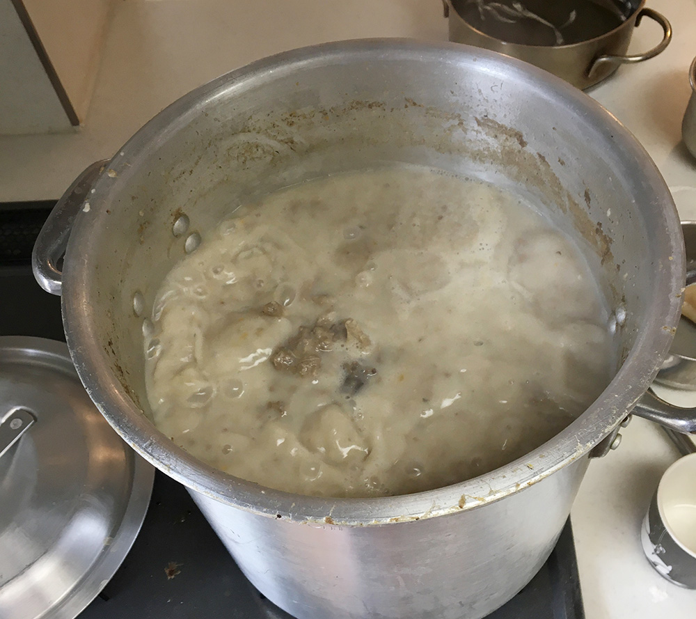 本格！濃厚！白濁した豚骨スープの作り方【レシピ】 | 麺と釣人